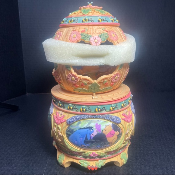 RARE Winnie-the-Pooh’s Thoughtful Spot Disney Store Snow Globe BNIB SHIPS QWIK! - Picture 5 of 15
